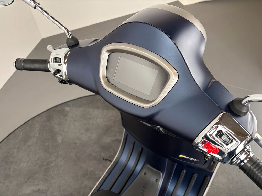 Fahrzeugabbildung Vespa GTS 300 SUPER TECH *NEUWERTIG/REMUS*