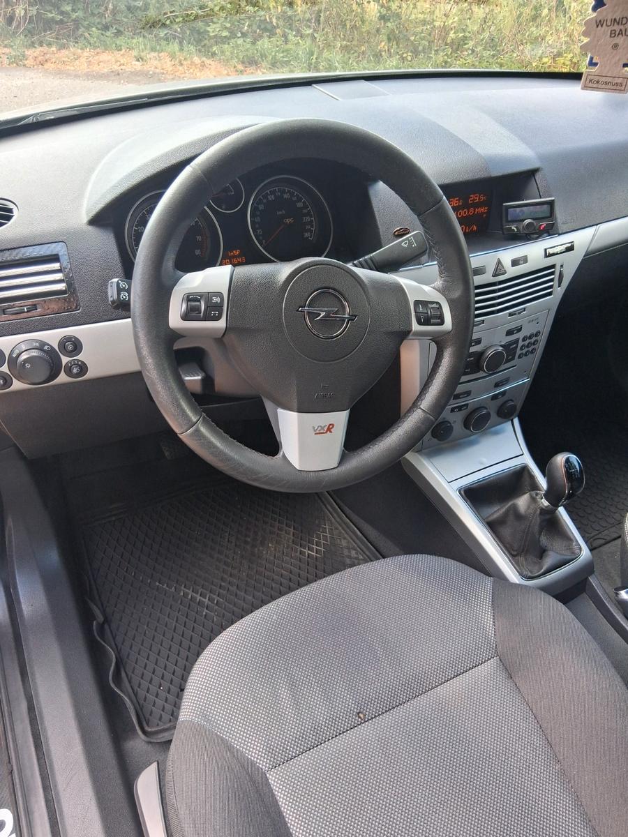 Opel Astra 2009 — photo 9