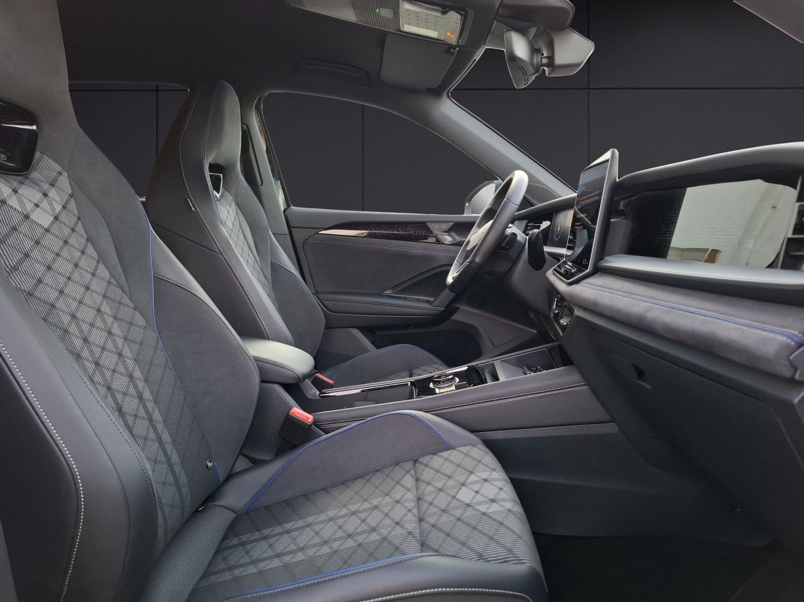 Fahrzeugabbildung Volkswagen Tayron TDI R-Line DSG 4M Matrix AHK Navi AID HUD