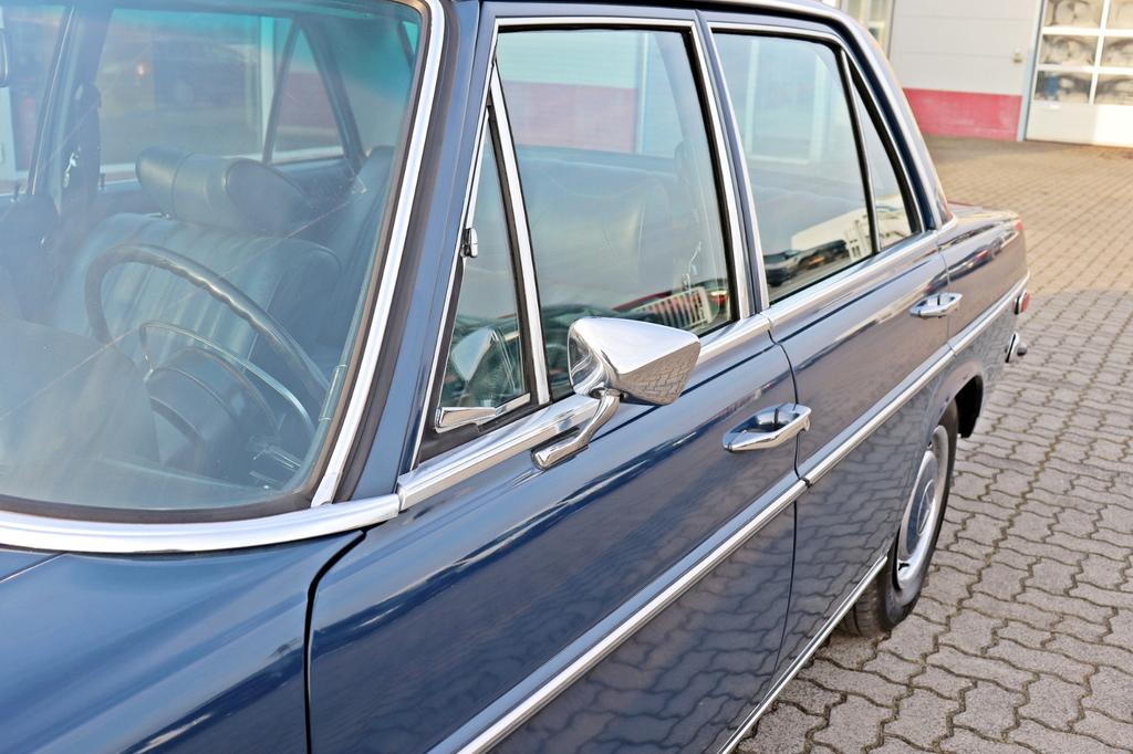 Mercedes-Benz 250
