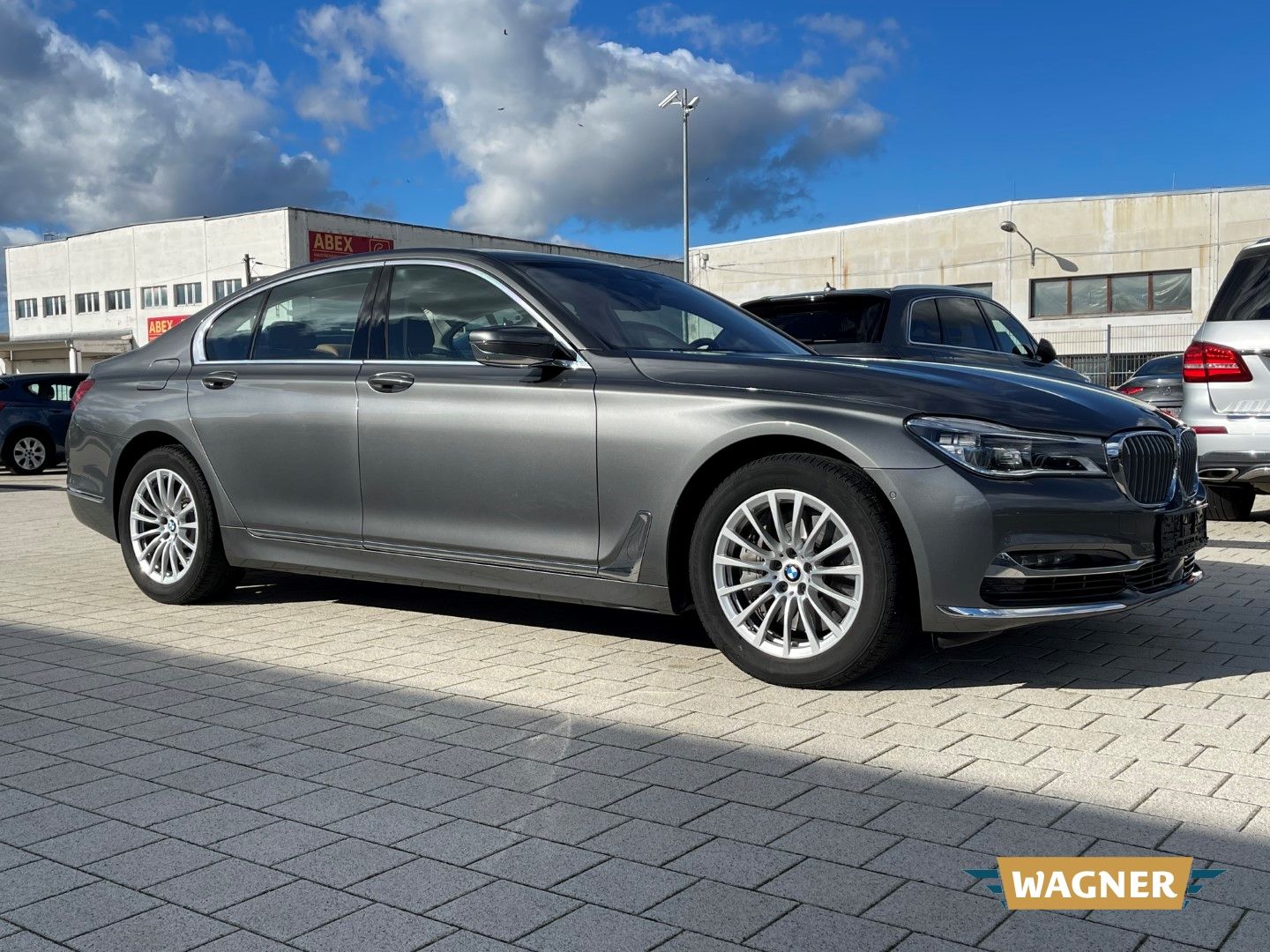 Fahrzeugabbildung BMW 750 i Lim Laserlicht Standheizung Massage