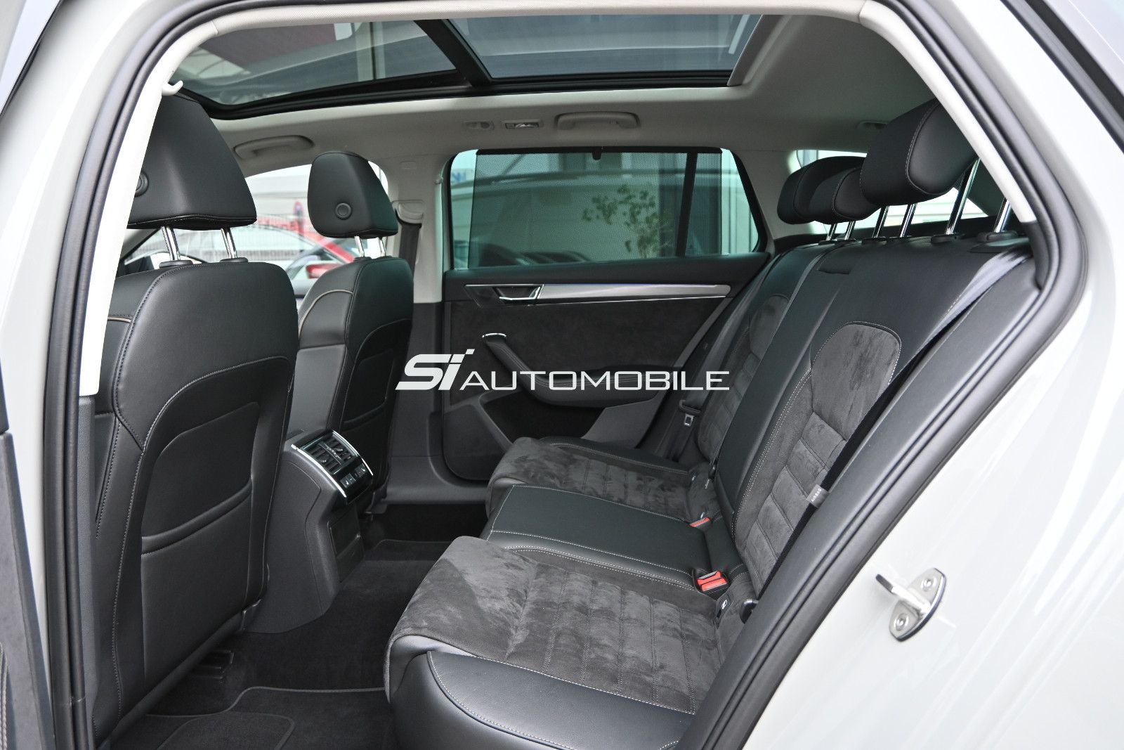 Fahrzeugabbildung SKODA Superb 2.0 TDI DSG 4x4 SCOUT Combi °ACC°AHK°STHZ