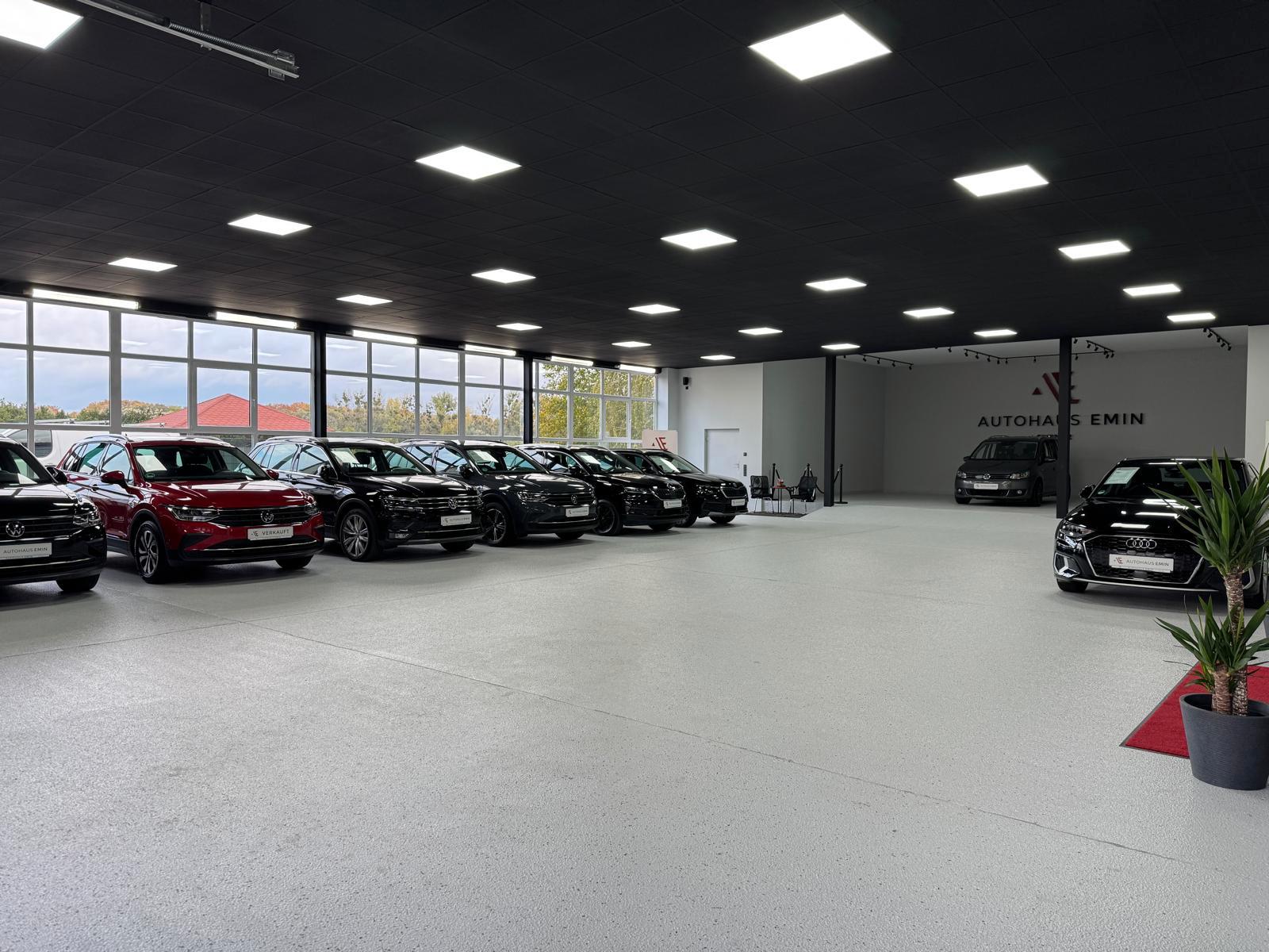 showroom-image-top