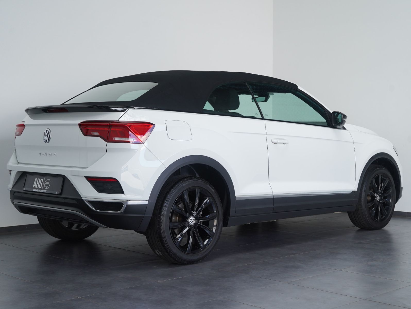 Fahrzeugabbildung Volkswagen T-Roc Cabriolet 1,5 TSI DSG Black Style NAVI/AHK