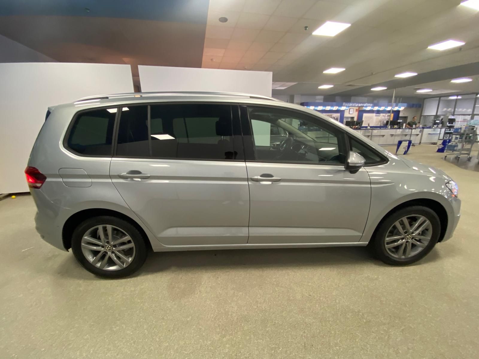 Fahrzeugabbildung Volkswagen Touran 1.5 TSI Comfortline+IQLIGHT+ACC+AHK+TOTWI