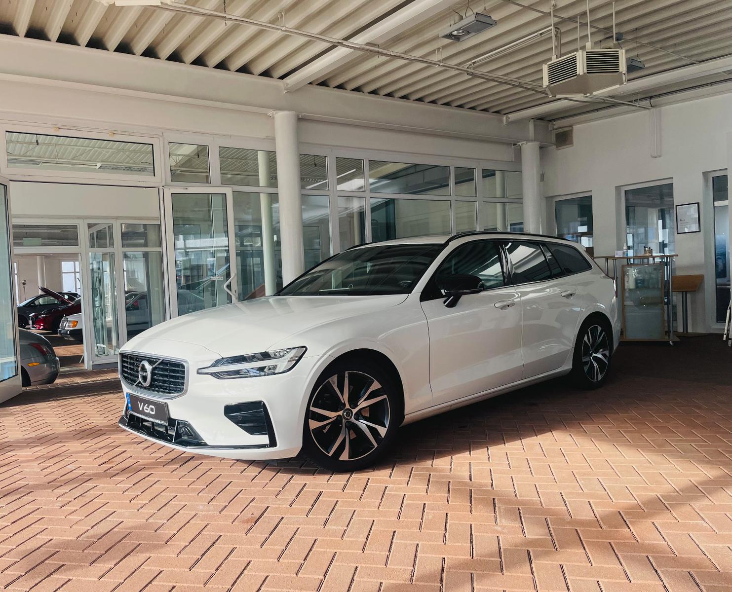 Volvo V60 T4 RDesign AHK Navi 1.Hd Carplay Cam