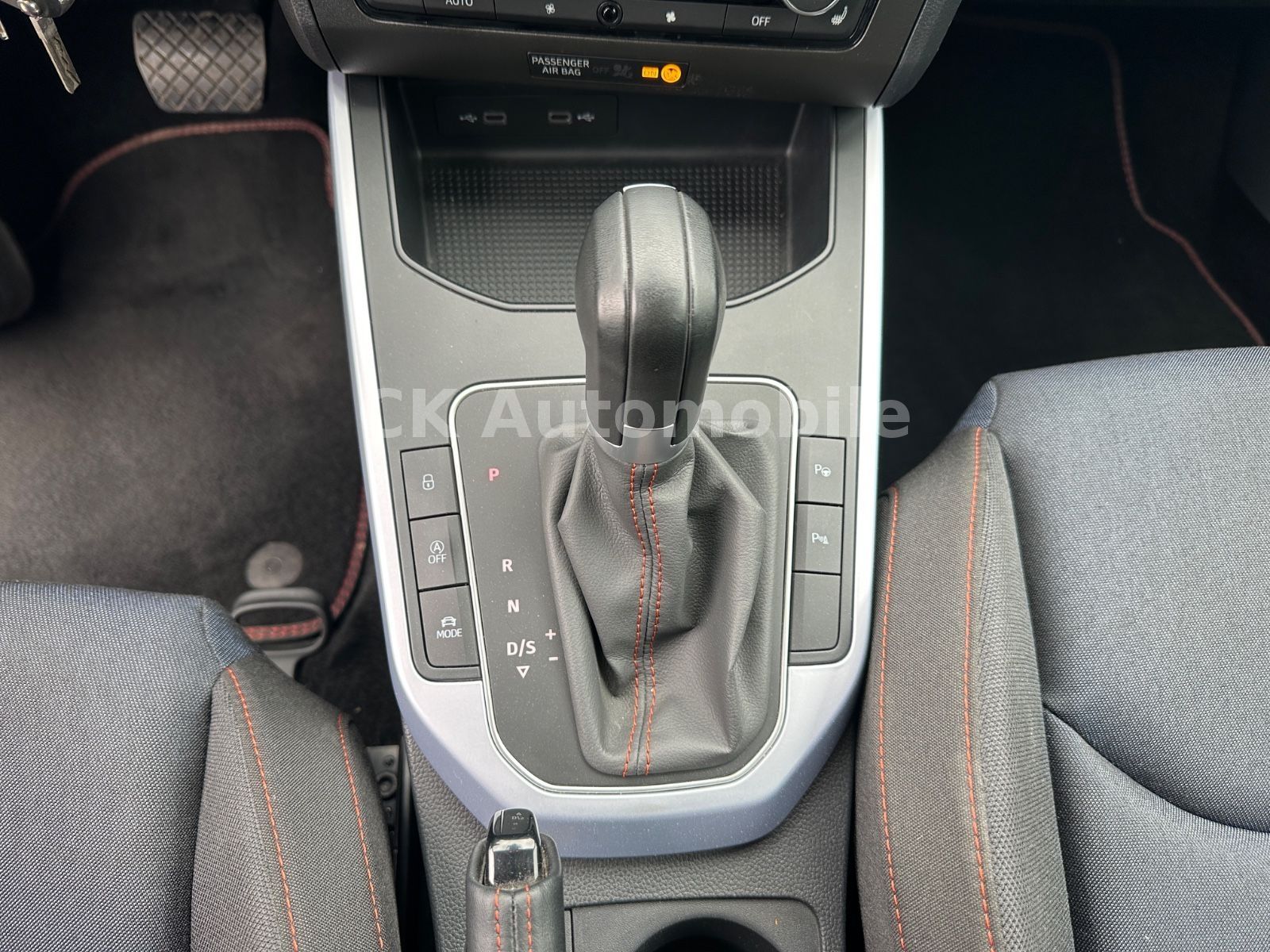 Fahrzeugabbildung SEAT Arona 1.5 TSI 110kW FR DSG/Navi/LED/Kam/AHK