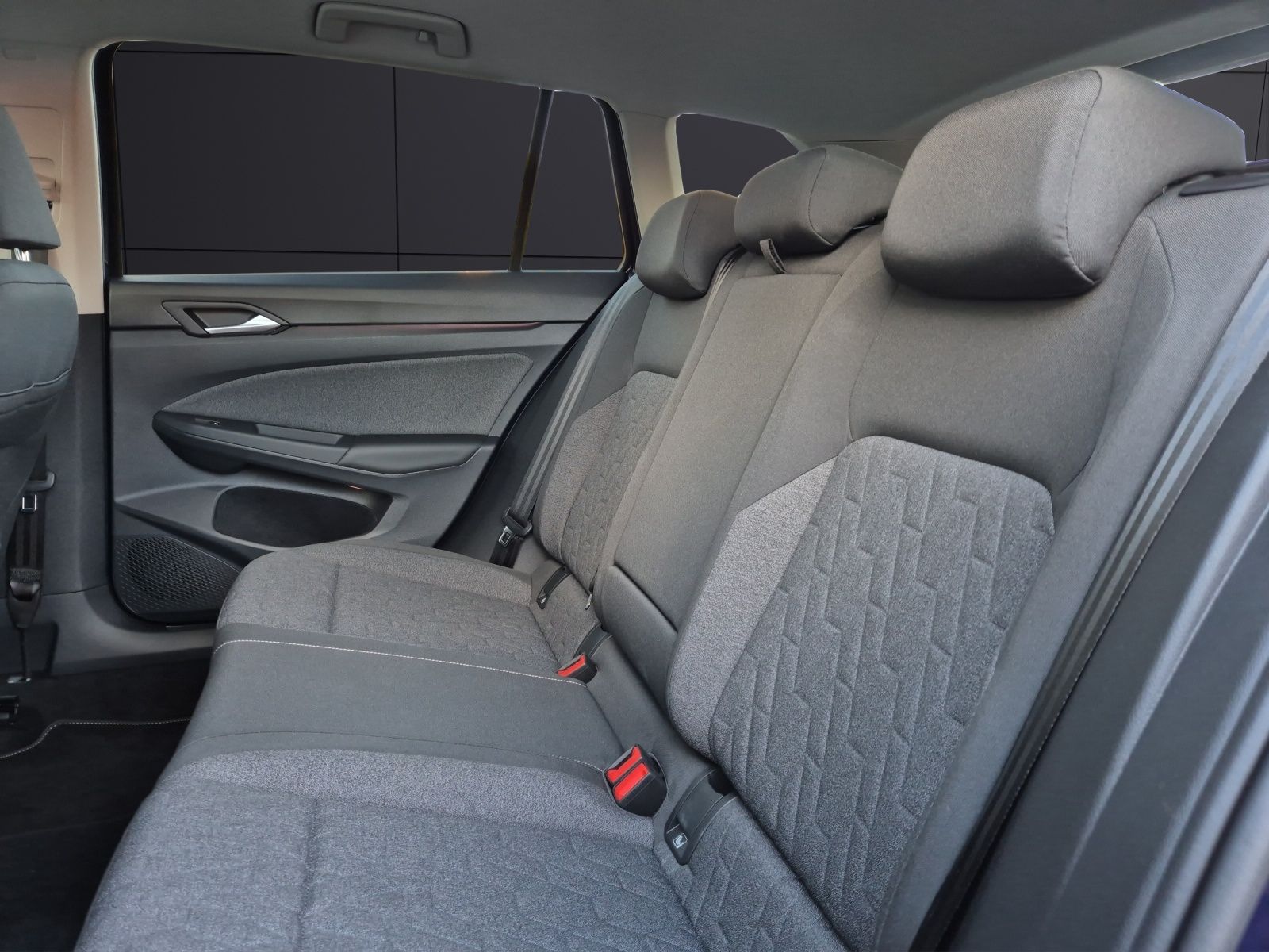 Fahrzeugabbildung Volkswagen Golf VIII Variant TSI Move 1,99% LED AHK Navi AI