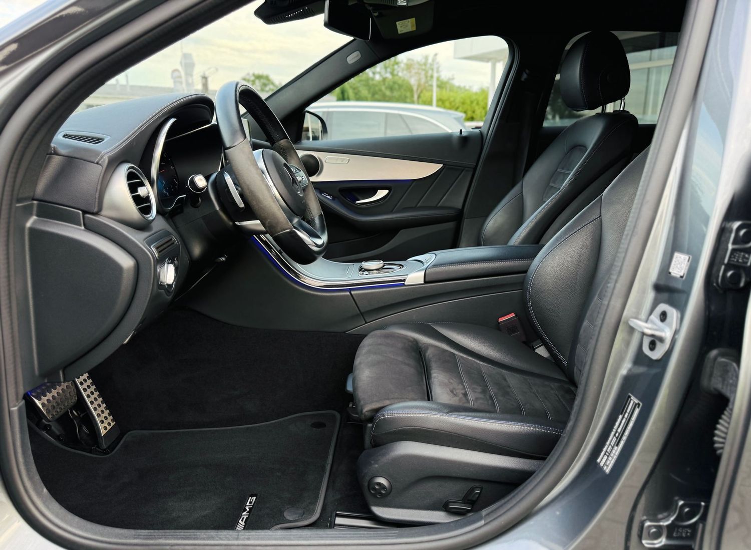 Fahrzeugabbildung Mercedes-Benz C 220 T d AMG NIGHT Edition - AHK schw., Distron