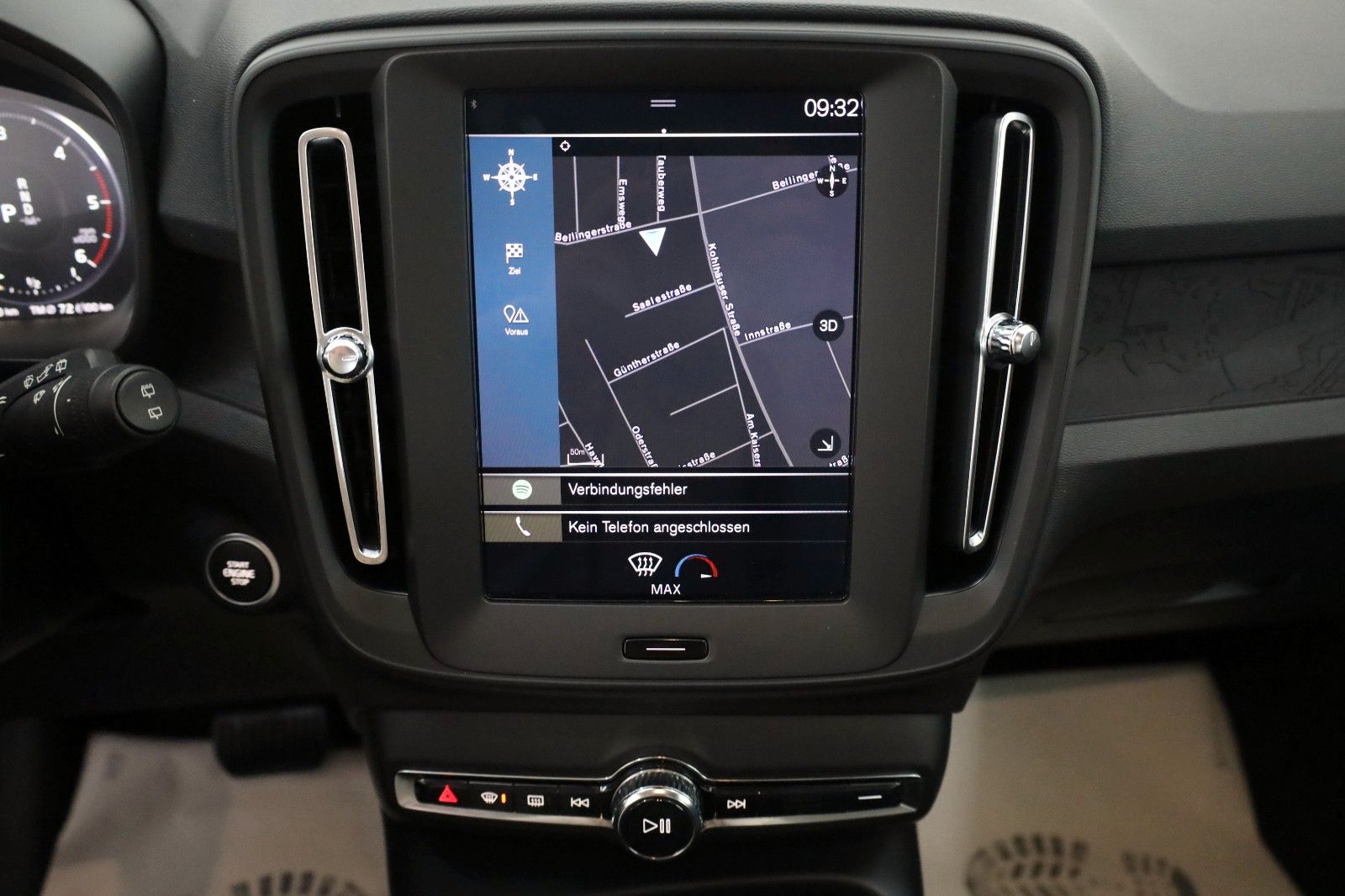 Fahrzeugabbildung Volvo XC40 2WD Navi,LED,Kamera,Apple CarPlay,PDC