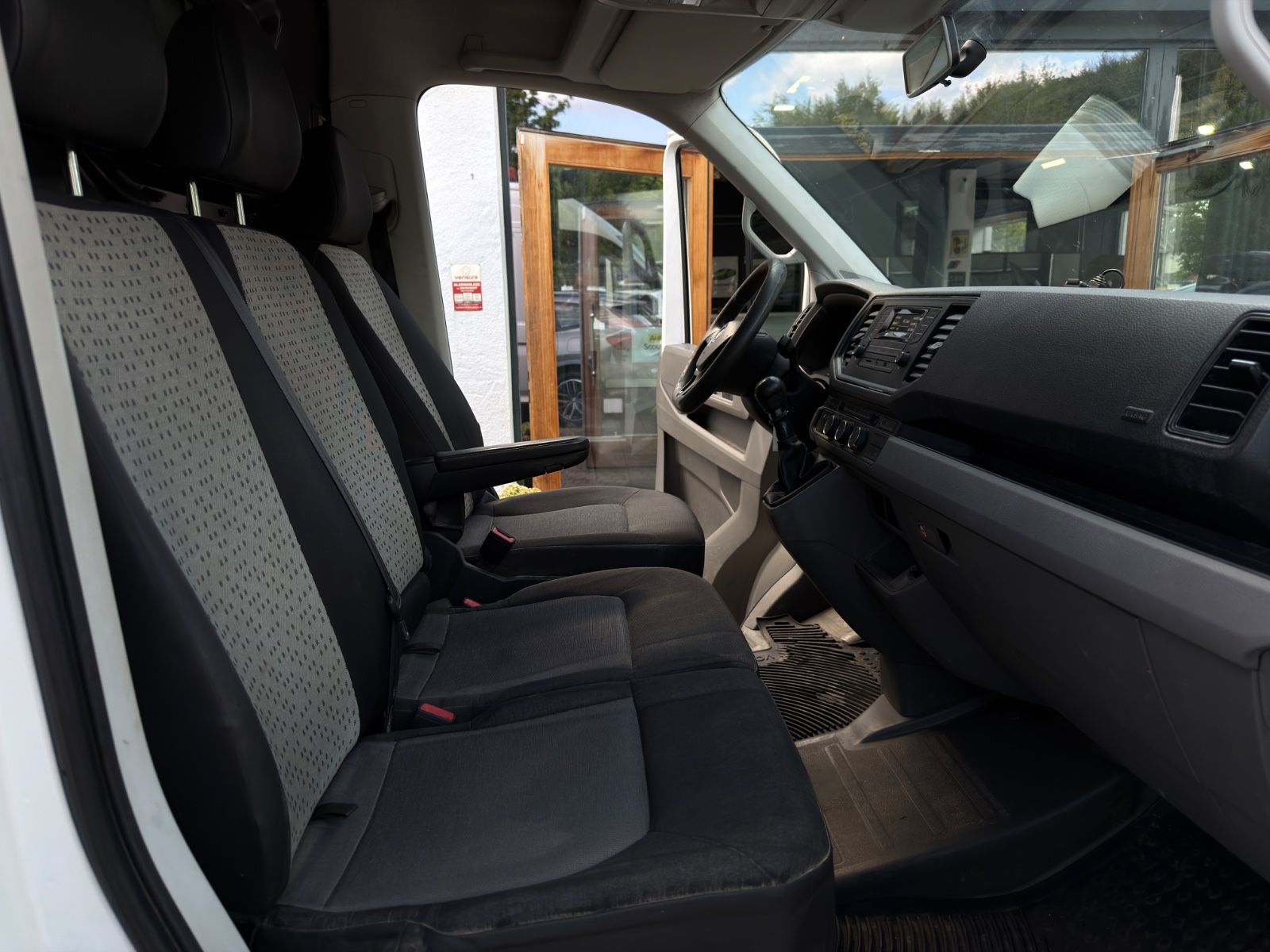 Fahrzeugabbildung Volkswagen Crafter Kasten 35 mittellang Hochdach|AHK|AUSBAU