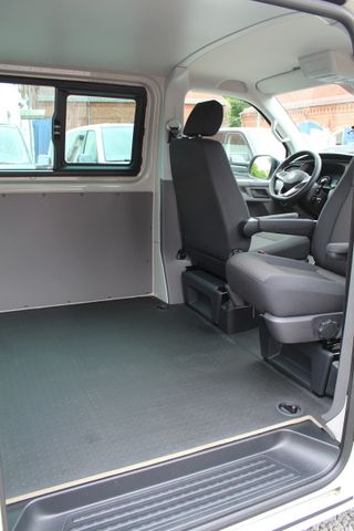 Volkswagen T6.1 Kasten Kombi 150PS DSG LED Navi ALU Extras