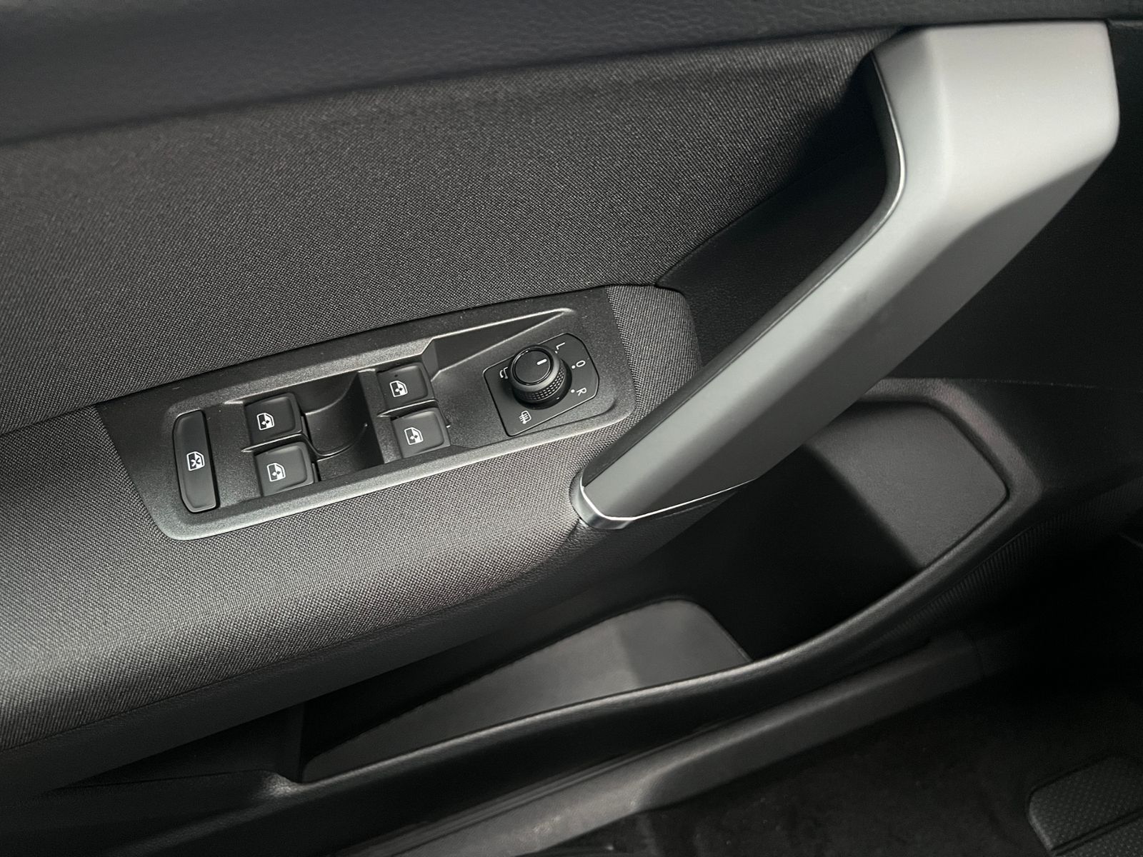 Fahrzeugabbildung Volkswagen Touran Comfortline 1.5 TSI DSG *LED, AHK, 7 Sitz