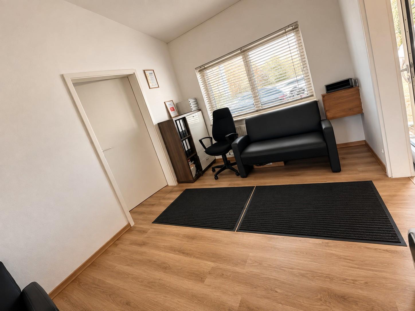 showroom-image-top