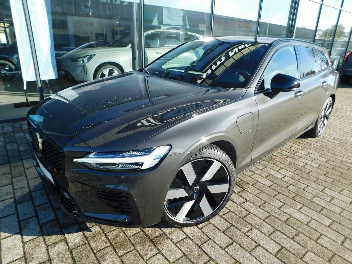 Fahrzeugabbildung Volvo V60 T6 Recharge AWD Ultra Dark