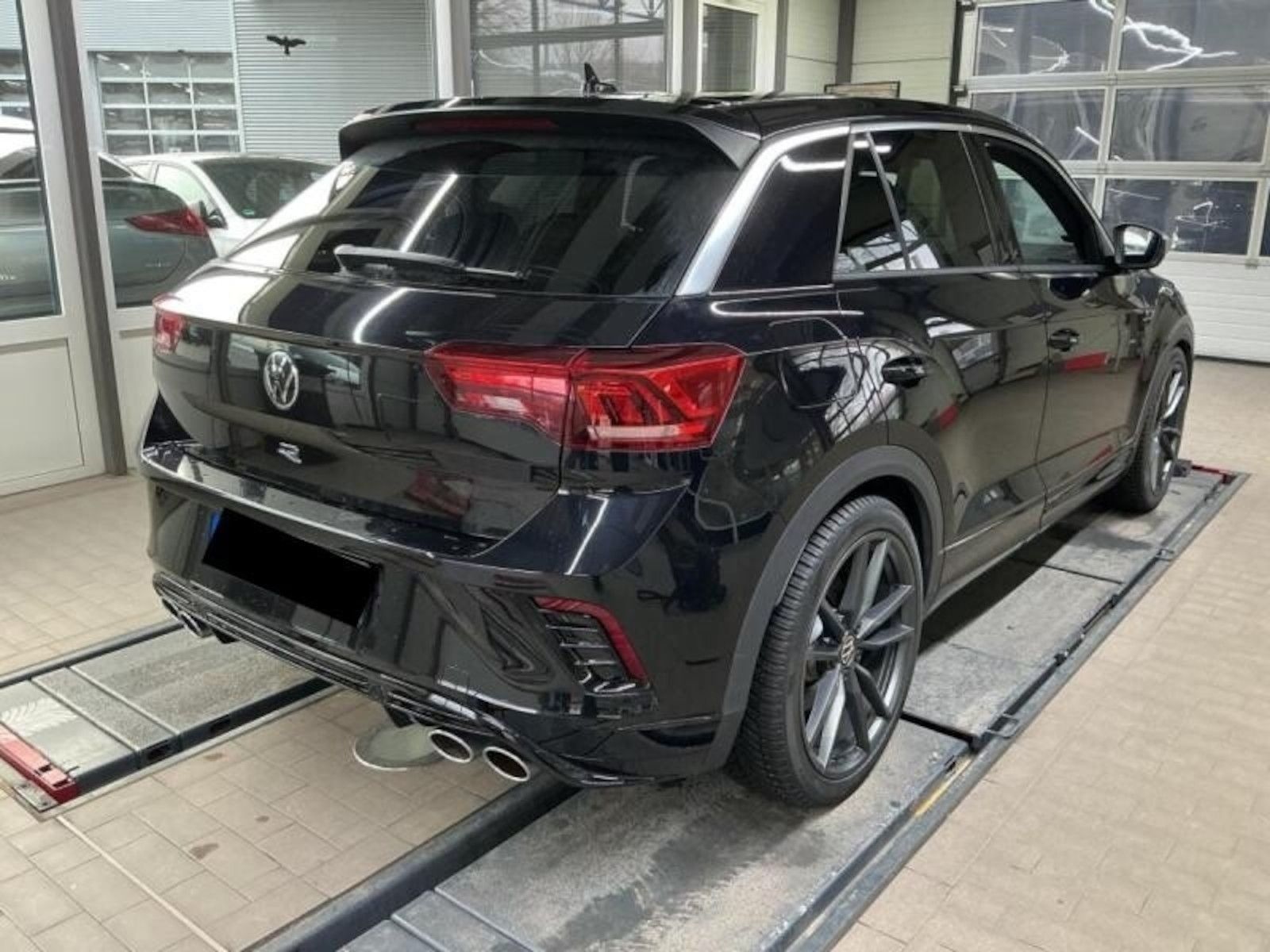 Fahrzeugabbildung Volkswagen T-Roc R 4Motion DSG BLACK DESIGN BEATS SOUND ACC