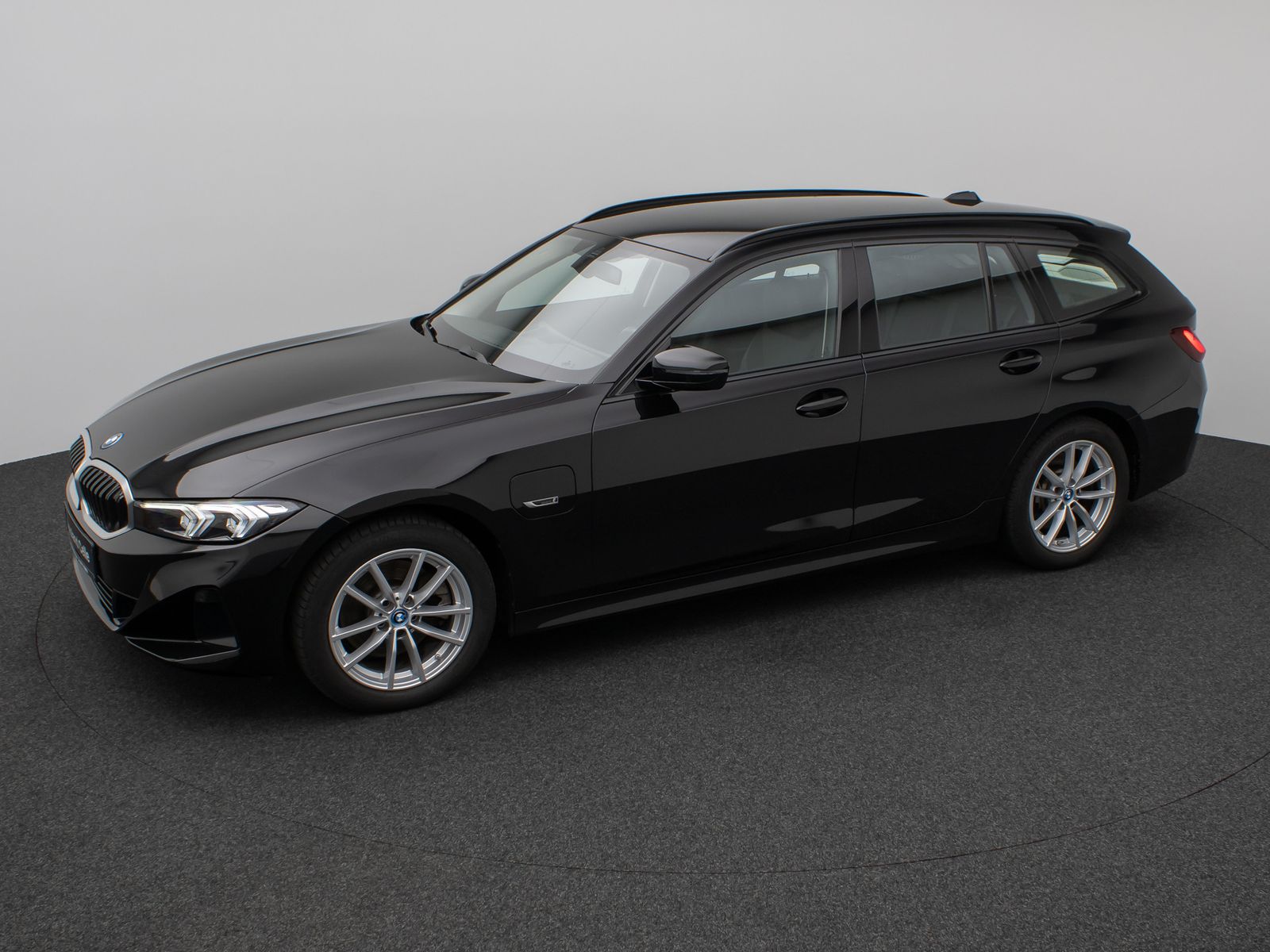 Fahrzeugabbildung BMW 330e DAB CockPit+ PDC Geschwindigkeitsreg Sport