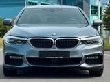 BMW 530 i M SPORT PAKET*HEAD UP DIS*SHD*GARANTIE* - BMW 530: Limousine, 530i