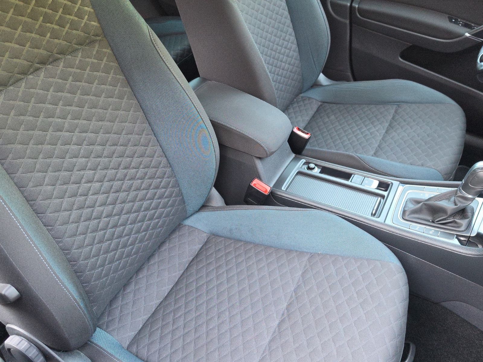 Fahrzeugabbildung Volkswagen Golf VII IQ.DRIVE Start-Stopp AUTOMATIK NAVI