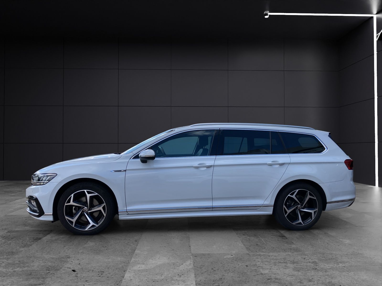 Fahrzeugabbildung Volkswagen Passat Variant R-Line TSI DSG LED ACC NAVI RFK S