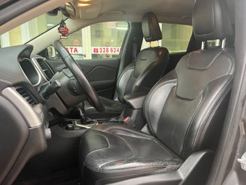 Jeep Cherokee - 10