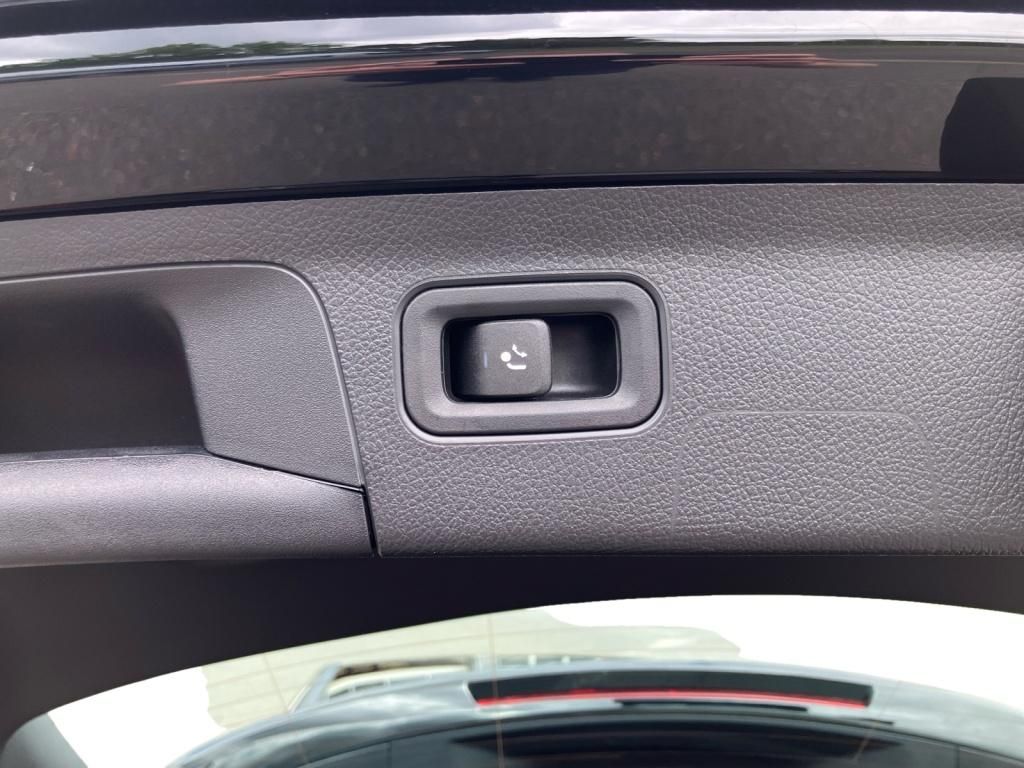 Fahrzeugabbildung Mercedes-Benz A 200 AMG*AHK*DISTR*KAMERA*KEYLESS*NAVI*LED