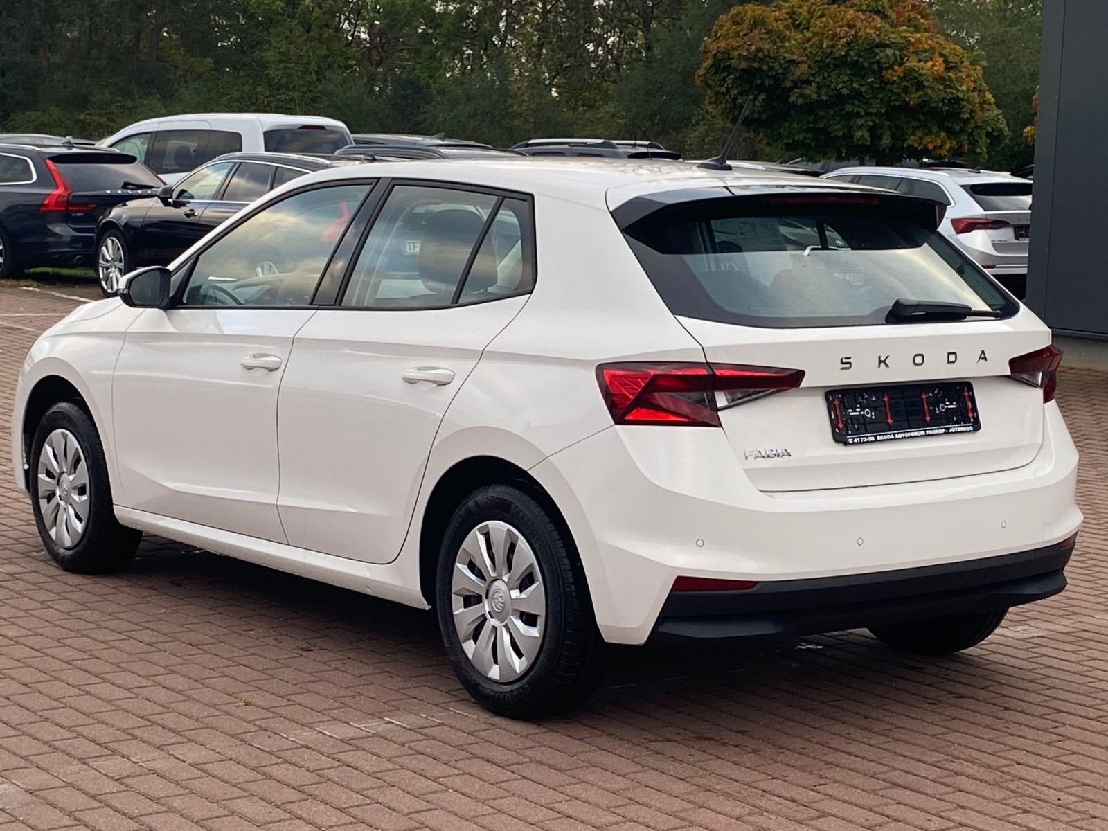 Fahrzeugabbildung SKODA Fabia 1.0l MPI Essence *SOFORT*KLIMA*PDC hinten*