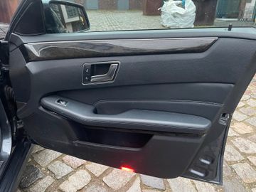Mercedes E 200 - 12