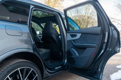 AUDI Q7 TDI / S LINE/ 22"/ ADVANCED/ PANO/ 7 SITZE AUDI Q7 TDI / S LINE/ 22"/ ADVANCED/ PANO/ 7 SITZE