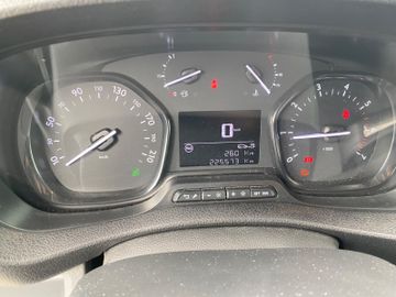 Opel Vivaro - 8
