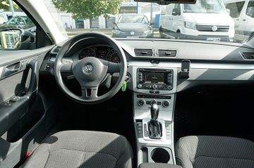 Volkswagen Passat - 11