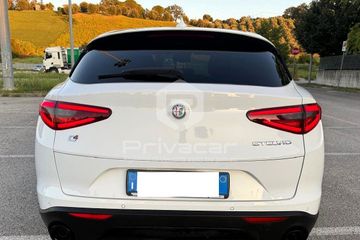 Alfa-Romeo Stelvio - 2