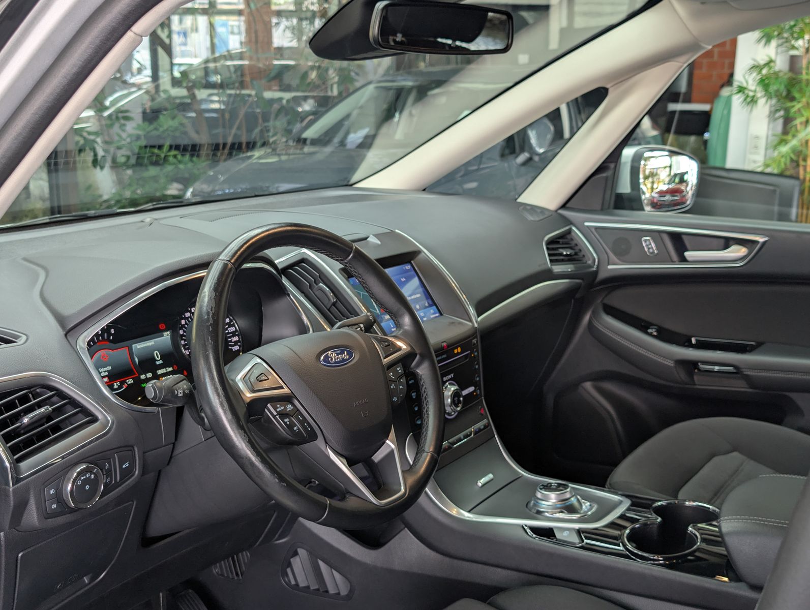 Fahrzeugabbildung Ford Galaxy Titanium 2.0 EB ACC PANO AHK LED 7-SITZE