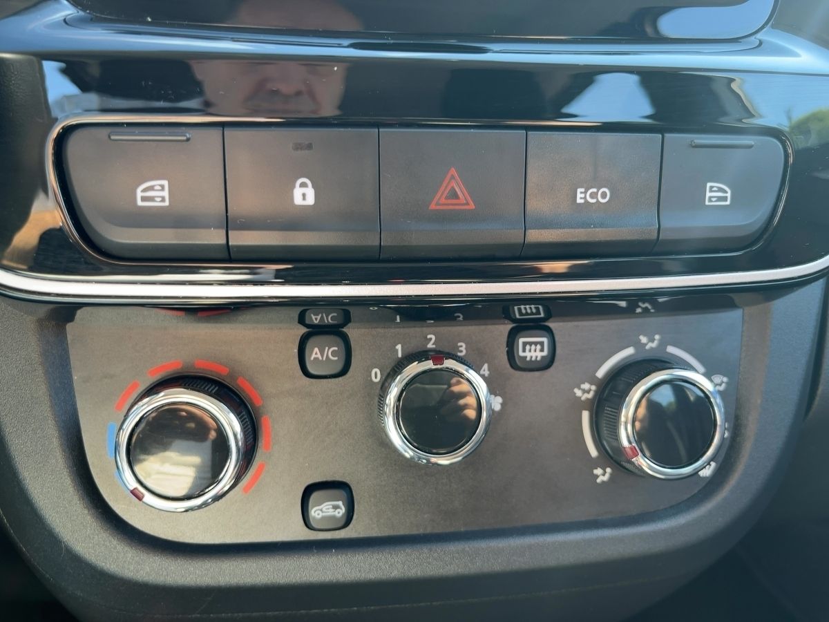 Fahrzeugabbildung Dacia Spring Essential ELECTRIC 45 incl. Schukolkabel - mit KI generiert/bearbeitet