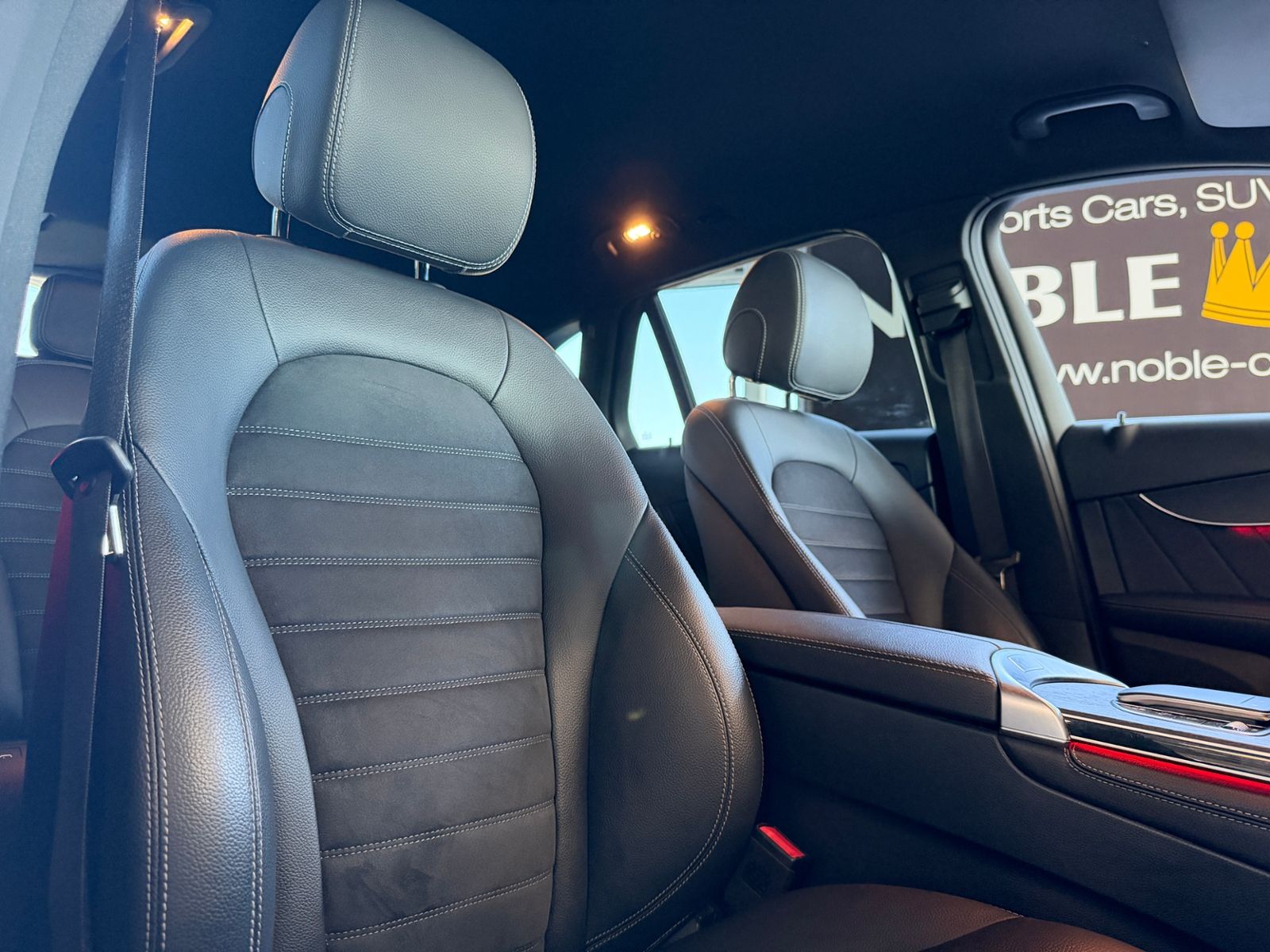 Fahrzeugabbildung Mercedes-Benz GLC 200 4Matic AMG Line AHK LED NAV SHZ 19"