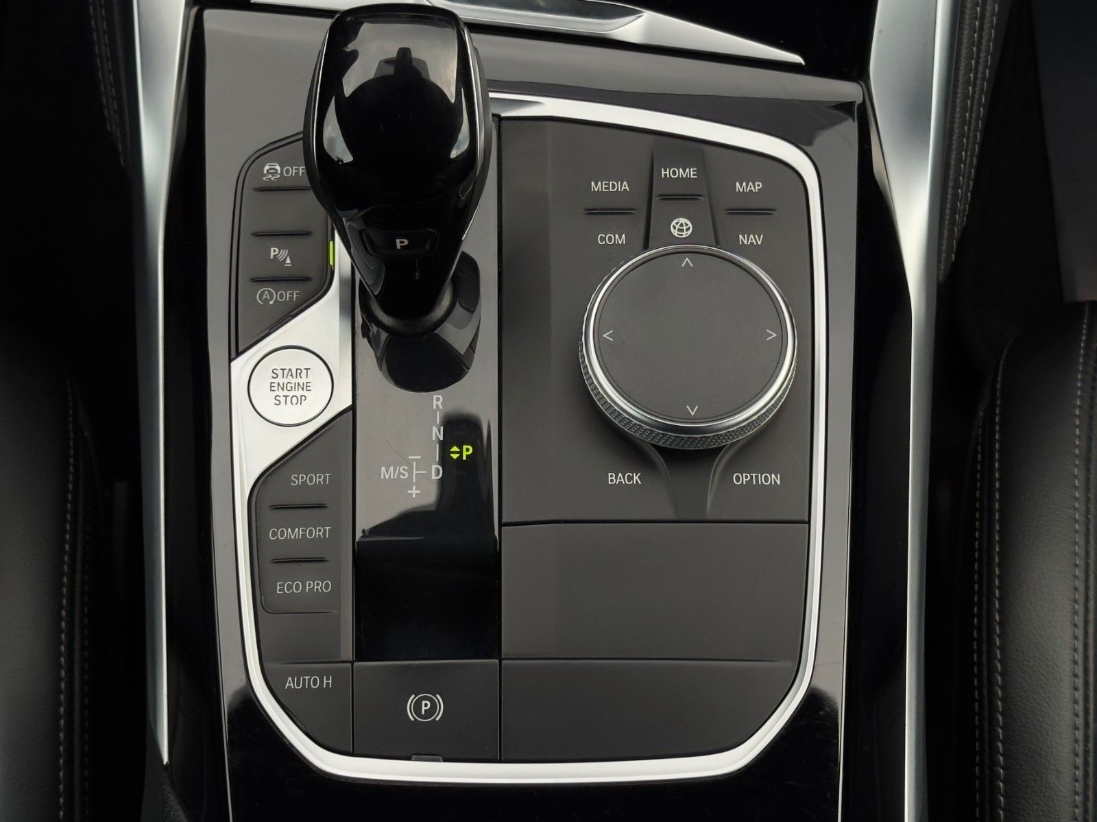 Fahrzeugabbildung BMW 420i G22 Coupé M Sport Leder Memory Kamera ACC