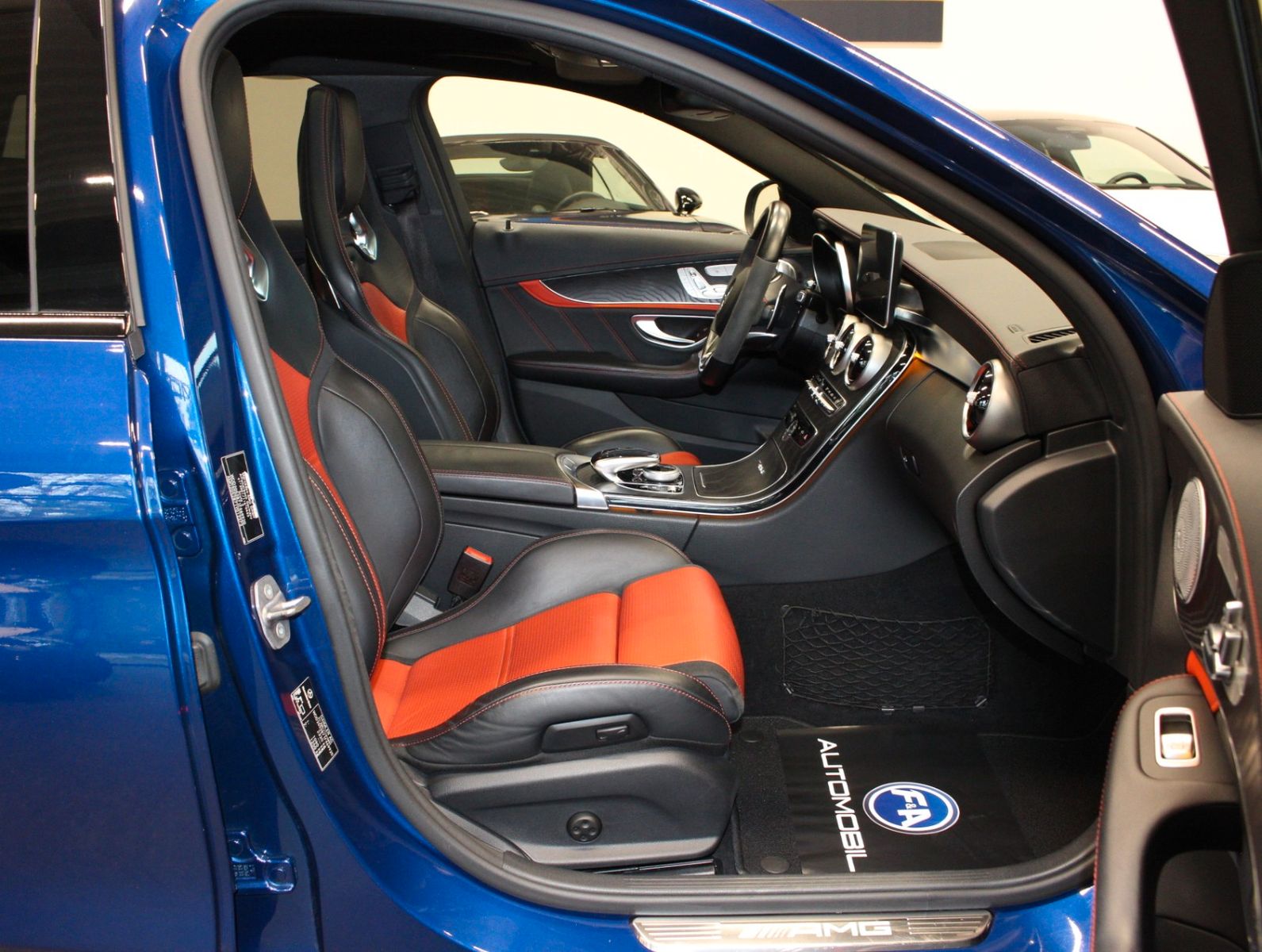 Fahrzeugabbildung Mercedes-Benz C 63 S AMG T Night-Paket+Burmester+Panoramadach