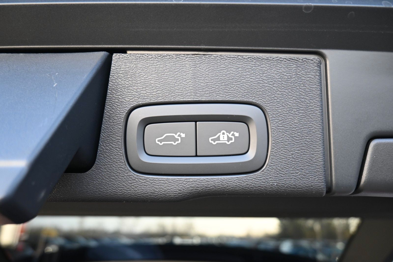 Fahrzeugabbildung Volvo XC60 B5 AWD Ultra Dark*LUFT*360°*ACC*AHK