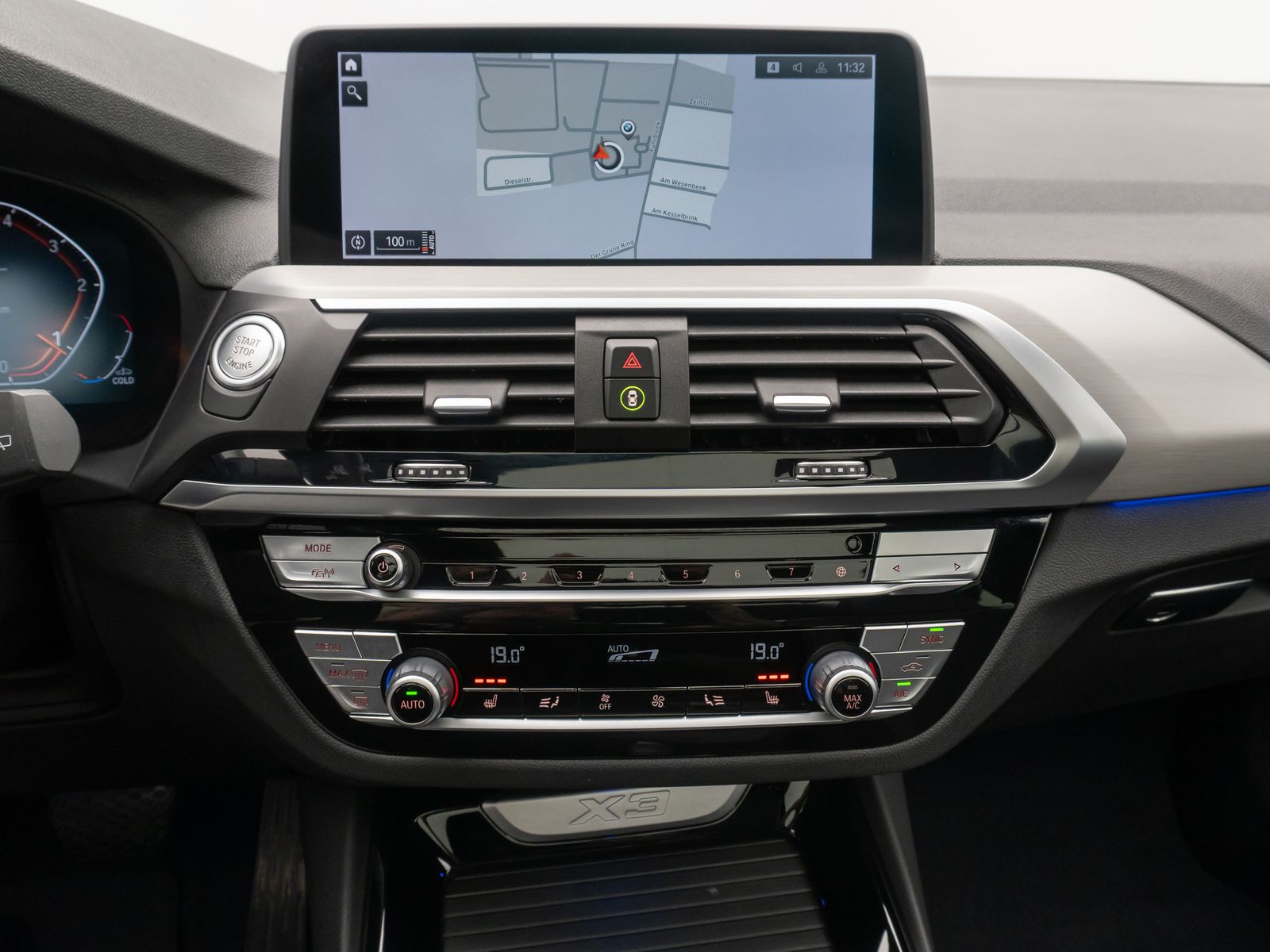 Fahrzeugabbildung BMW X3 xD20d xLine Kamera DAB AHK Komfort HUD 20Zoll