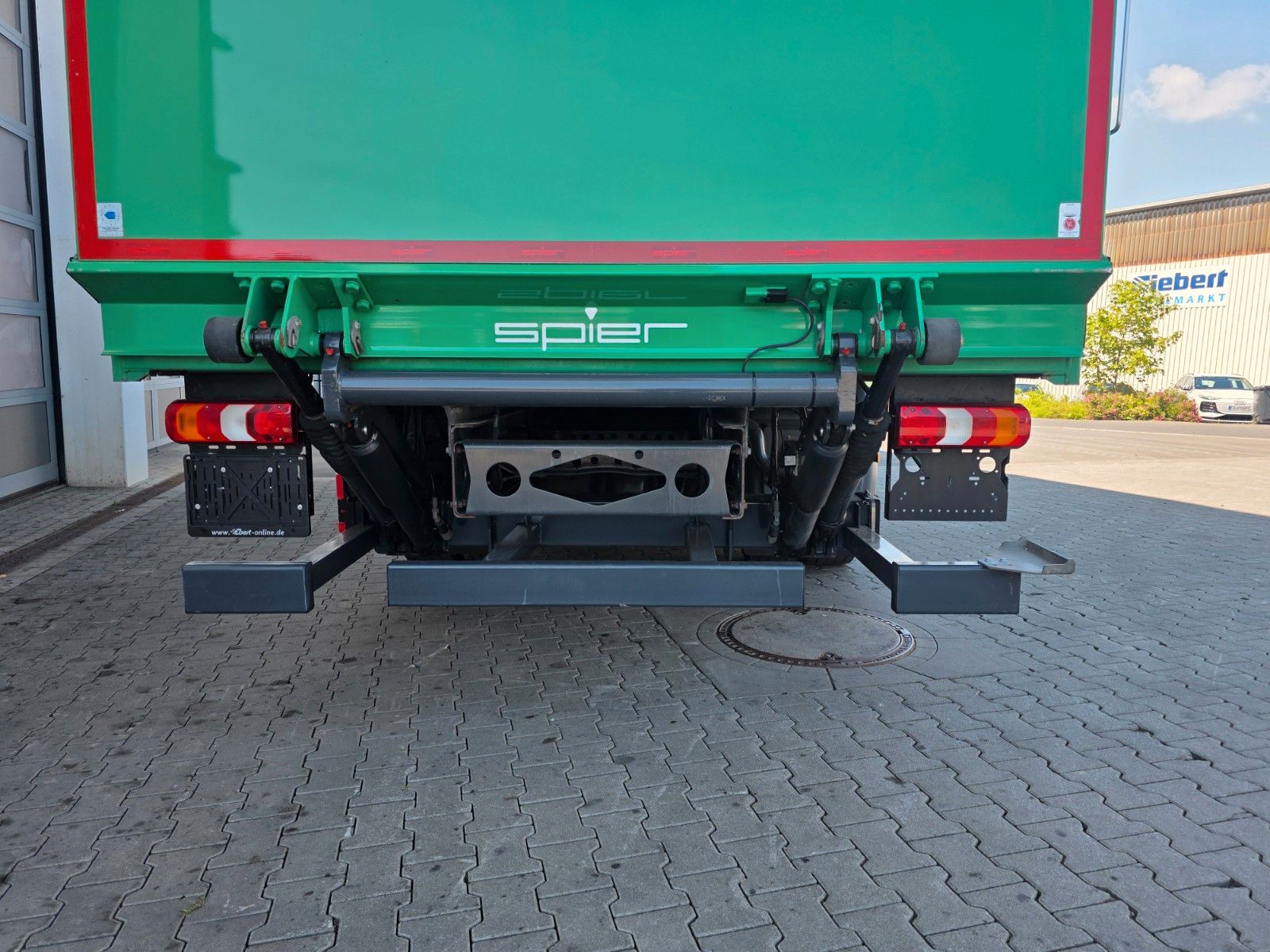 Fahrzeugabbildung Mercedes-Benz Atego 1524 L 4x2 LBW Palfinger 2.000kg Tür Klima