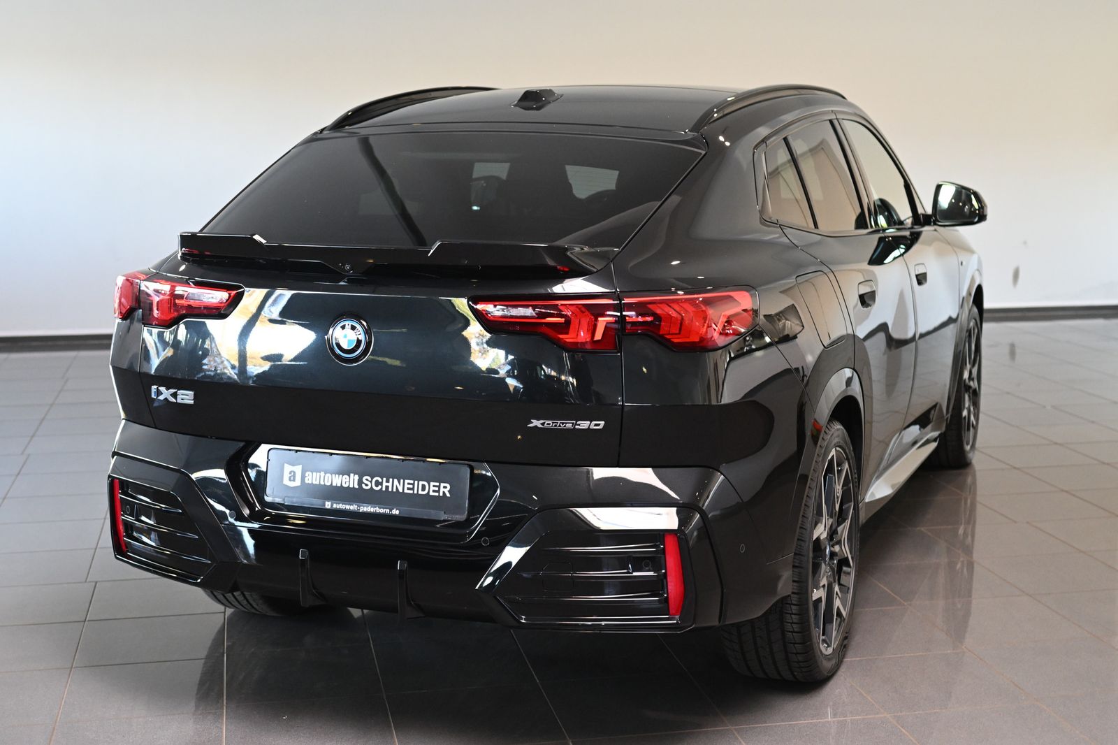 BMW iX2 30 xDrive M Sport Pro AHK M-Sitze Pano ACC imagem 2