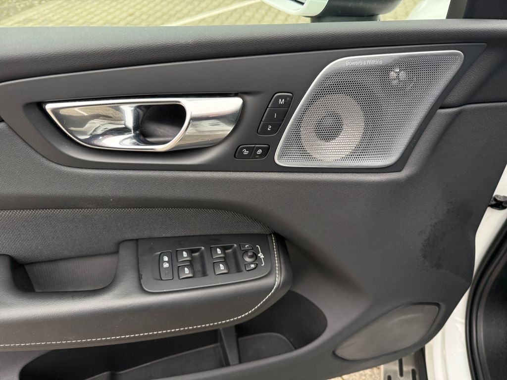 VOLVO XC60 B5 D AWD Ultimate Bright,B&W,AHK.STH Polest VOLVO XC60 B5 D AWD Ultimate Bright,B&W,AHK.STH Polest