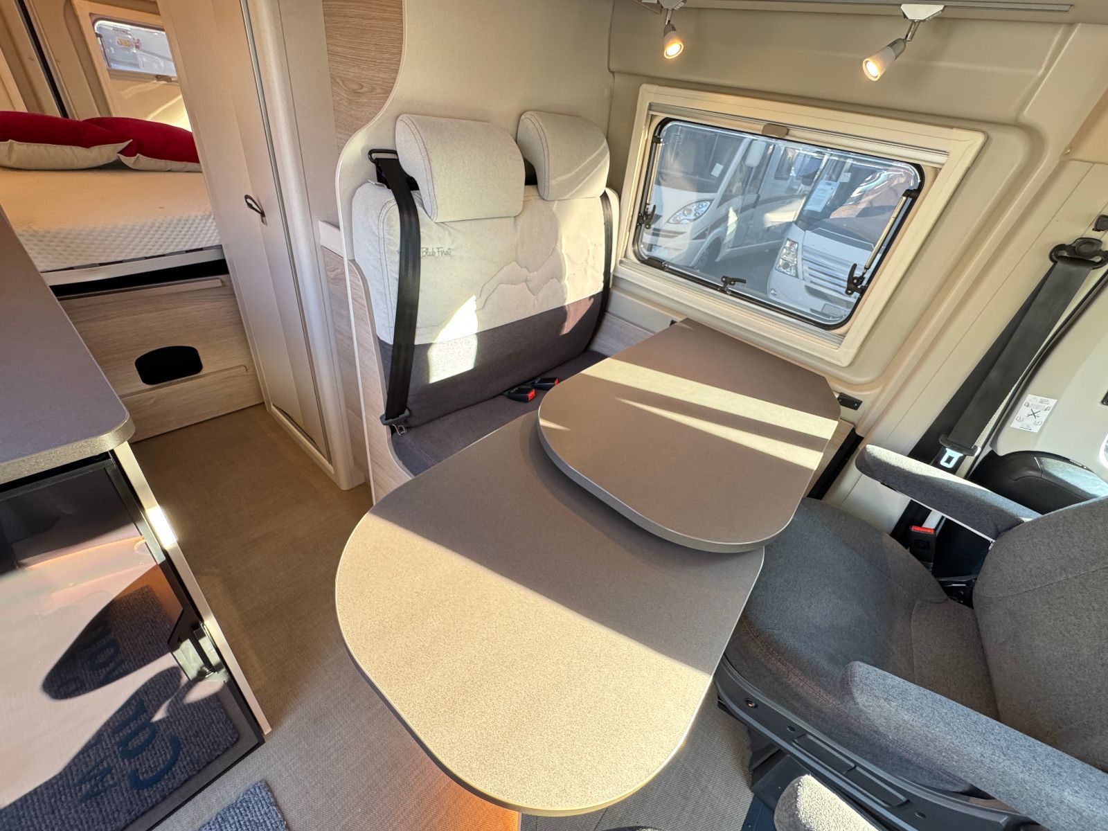 Fahrzeugabbildung Bürstner Campeo Black Forest C 600 AUFSTELLDACH SHZ NAVI+