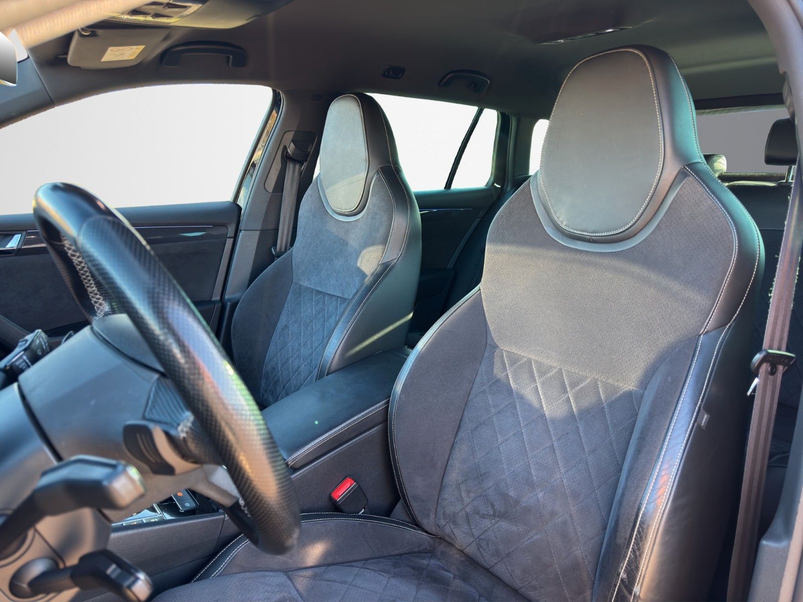 Fahrzeugabbildung SKODA SUPERB COMBI SPORTL 2.0TDI ACC MEMORY CANTON