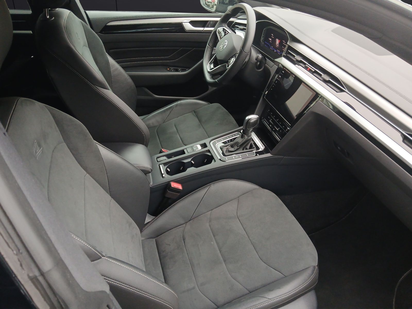 Fahrzeugabbildung Volkswagen Arteon SB TDI R-Line DSG 4M Matrix AHK AID ACC R
