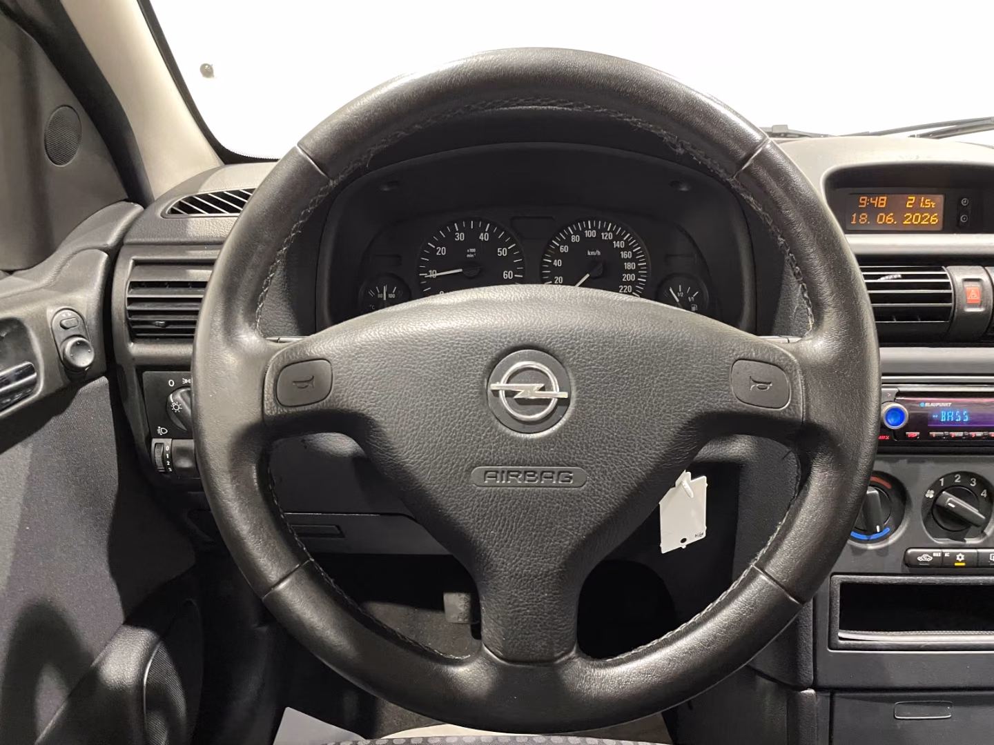 Opel Astra 2009 — photo 9