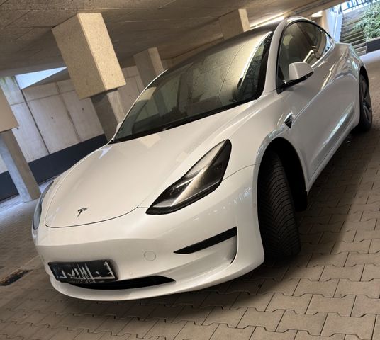 TESLA Model 3 Standard-Reichweite Plus - Hinterrad...