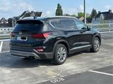 Hyundai Santa Fe 2.4 GDI Benziner Top Zustand - Hyundai SANTA FE mit Benzin-Antrieb: Automatik