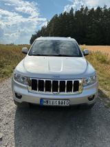 Jeep Grand Cherokee Laredo 3.6 V6 Automatik Laredo - Jeep Grand Cherokee mit Benzin-Antrieb: Geländewagen
