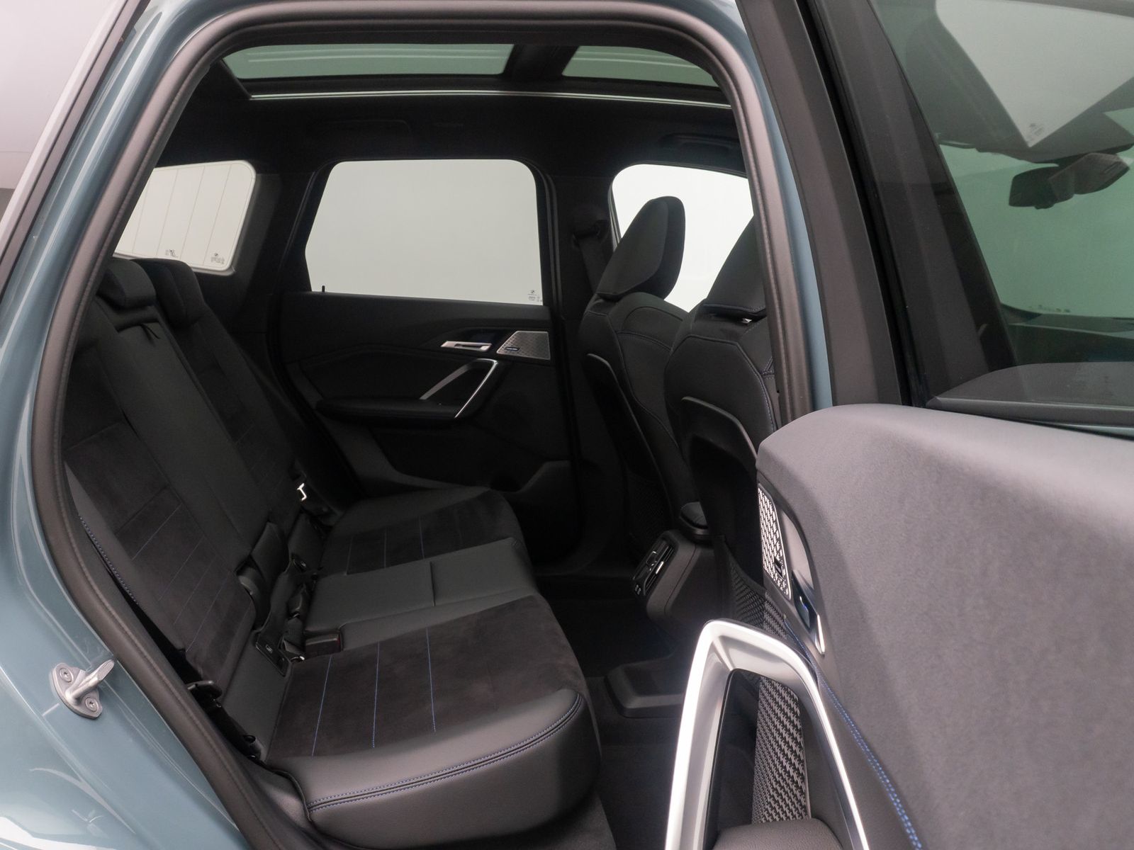 Fahrzeugabbildung BMW iX1 xD30 M Sport Alarm 360&deg; HUD DAB H/K Panorama